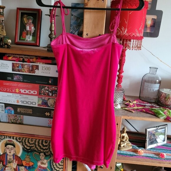 Motel side slit hot pink velvet mini dress NWOT - M - Picture 2 of 7